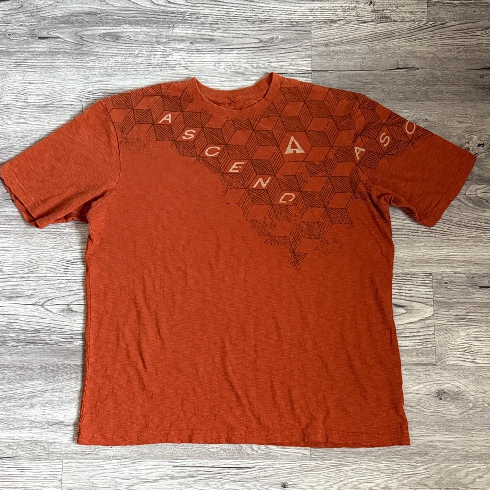 Ascend Men's Hexagon Patterned Tee in Orange